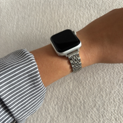 Srebrna bransoleta JUBILEE do Apple Watch na nadgarstku
