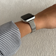 Srebrna bransoleta MINIMALIST do Apple Watch na nadgarstku