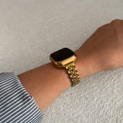 Różowe złoto bransoleta JUBILEE do Apple Watch na nadgarstku