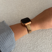 Różowe złoto bransoleta MINIMALIST do Apple Watch na nadgarstku